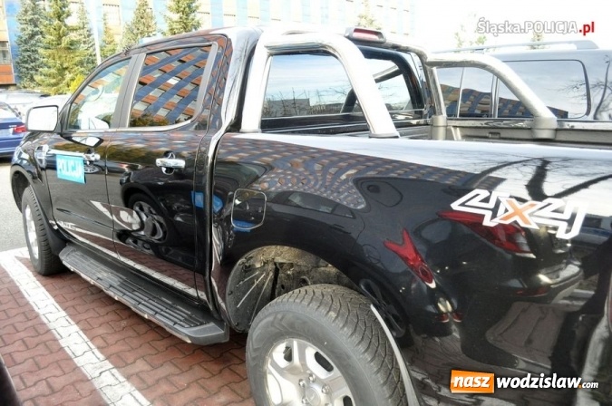 Zdjęcie w galerii na portalu naszwodzislaw.com: Od polonezów do szybkich BMW 330i z wideorejestratorem. Śląska policja pokazała swoje wozy  wiadomości z regionu