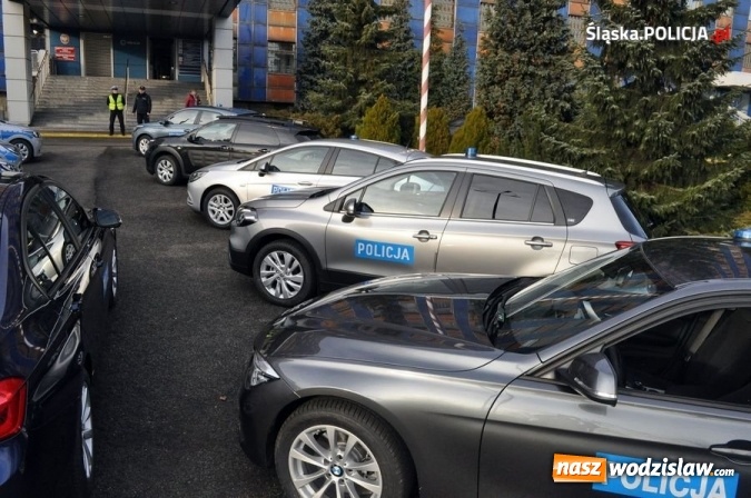 Zdjęcie w galerii na portalu naszwodzislaw.com: Od polonezów do szybkich BMW 330i z wideorejestratorem. Śląska policja pokazała swoje wozy  wiadomości z regionu