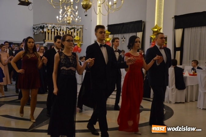 Zdjęcie w galerii na portalu naszwodzislaw.com: Maraton studniówkowy rozpoczyna II LO  wiadomości z regionu