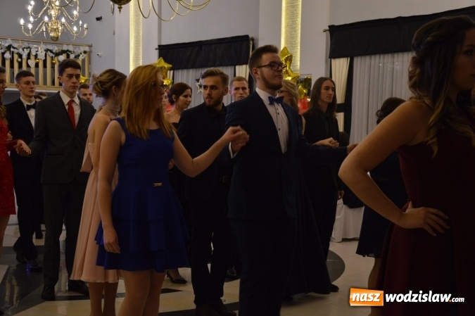 Zdjęcie w galerii na portalu naszwodzislaw.com: Maraton studniówkowy rozpoczyna II LO  wiadomości z regionu
