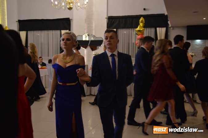 Zdjęcie w galerii na portalu naszwodzislaw.com: Maraton studniówkowy rozpoczyna II LO  wiadomości z regionu