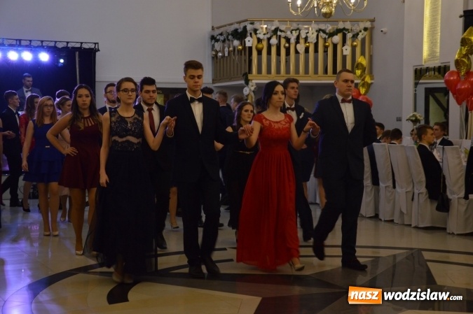 Zdjęcie w galerii na portalu naszwodzislaw.com: Maraton studniówkowy rozpoczyna II LO  wiadomości z regionu