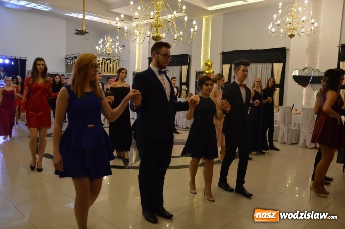 Zdjęcie w galerii na portalu naszwodzislaw.com: Maraton studniówkowy rozpoczyna II LO  wiadomości z regionu