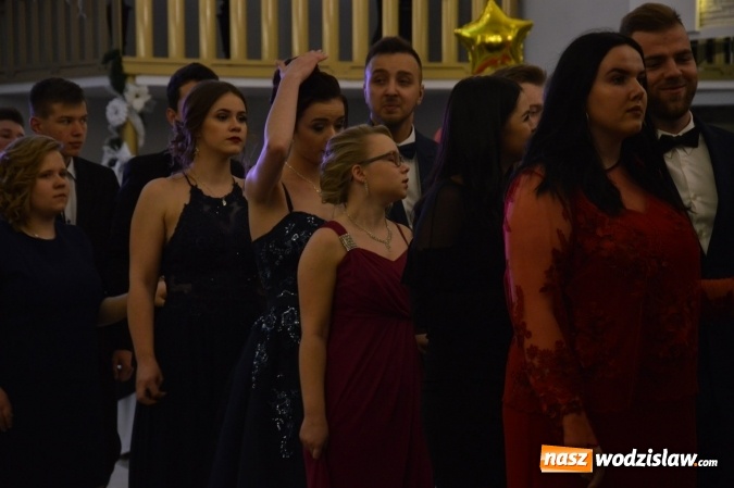 Zdjęcie w galerii na portalu naszwodzislaw.com: Maraton studniówkowy rozpoczyna II LO  wiadomości z regionu