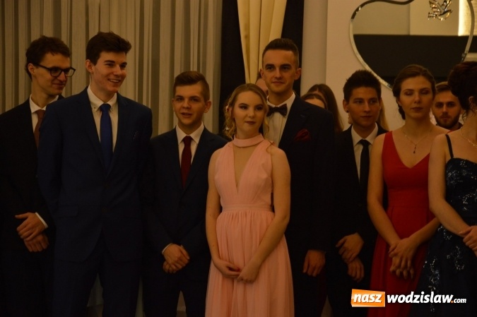 Zdjęcie w galerii na portalu naszwodzislaw.com: Maraton studniówkowy rozpoczyna II LO  wiadomości z regionu