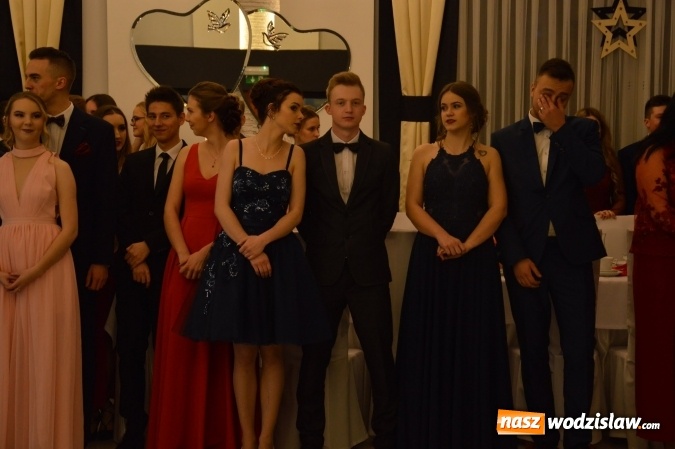 Zdjęcie w galerii na portalu naszwodzislaw.com: Maraton studniówkowy rozpoczyna II LO  wiadomości z regionu