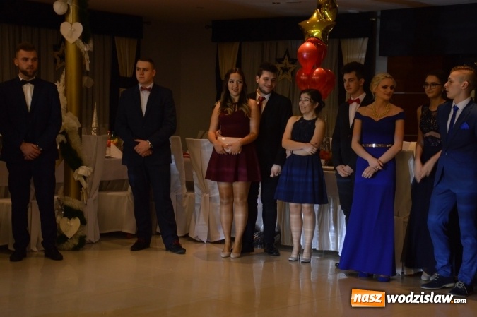 Zdjęcie w galerii na portalu naszwodzislaw.com: Maraton studniówkowy rozpoczyna II LO  wiadomości z regionu
