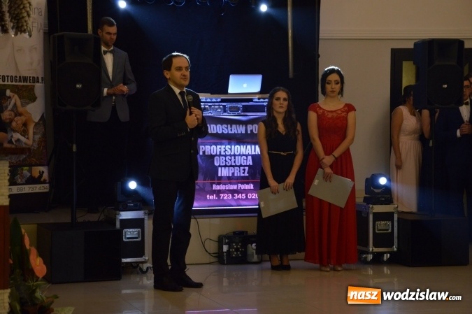 Zdjęcie w galerii na portalu naszwodzislaw.com: Maraton studniówkowy rozpoczyna II LO  wiadomości z regionu