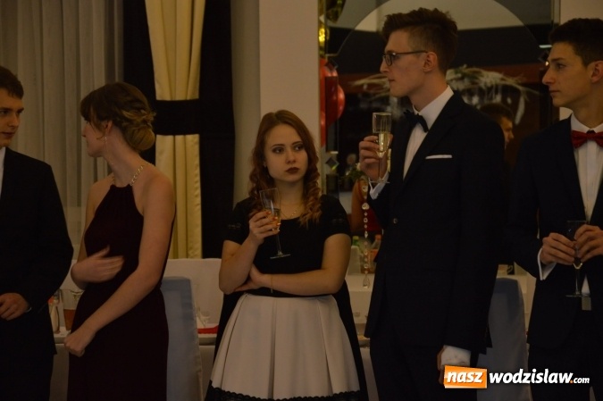 Zdjęcie w galerii na portalu naszwodzislaw.com: Maraton studniówkowy rozpoczyna II LO  wiadomości z regionu