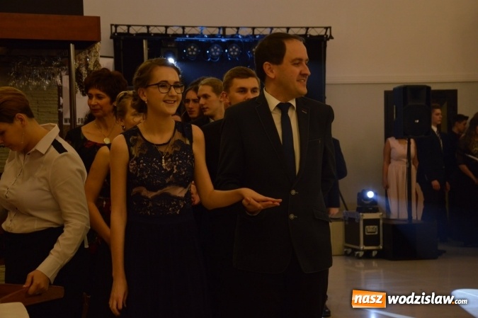 Zdjęcie w galerii na portalu naszwodzislaw.com: Maraton studniówkowy rozpoczyna II LO  wiadomości z regionu