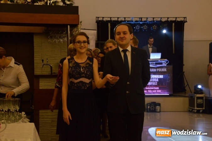 Zdjęcie w galerii na portalu naszwodzislaw.com: Maraton studniówkowy rozpoczyna II LO  wiadomości z regionu