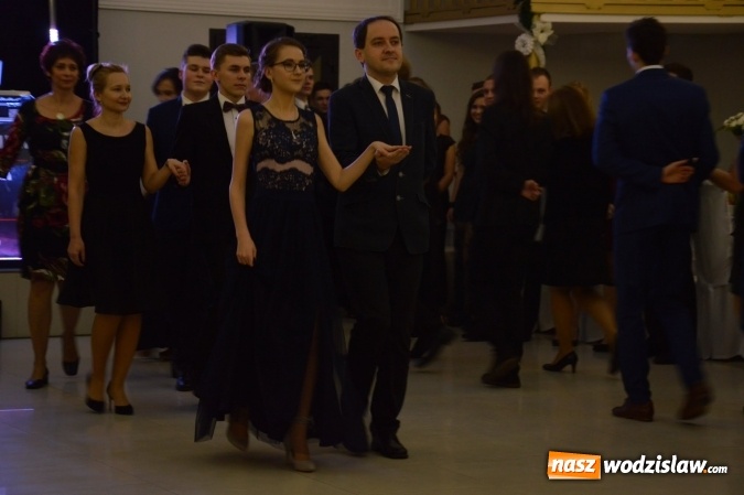 Zdjęcie w galerii na portalu naszwodzislaw.com: Maraton studniówkowy rozpoczyna II LO  wiadomości z regionu