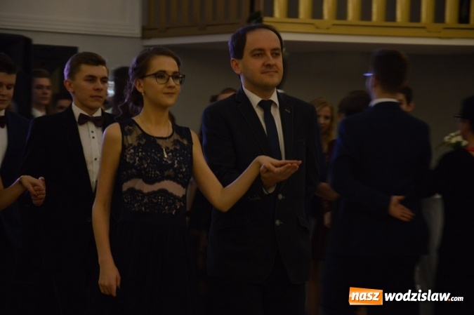 Zdjęcie w galerii na portalu naszwodzislaw.com: Maraton studniówkowy rozpoczyna II LO  wiadomości z regionu