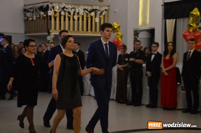 Zdjęcie w galerii na portalu naszwodzislaw.com: Maraton studniówkowy rozpoczyna II LO  wiadomości z regionu