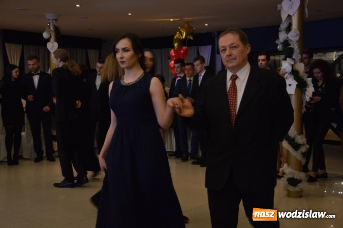 Zdjęcie w galerii na portalu naszwodzislaw.com: Maraton studniówkowy rozpoczyna II LO  wiadomości z regionu
