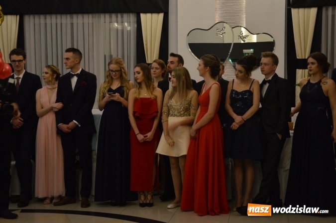 Zdjęcie w galerii na portalu naszwodzislaw.com: Maraton studniówkowy rozpoczyna II LO  wiadomości z regionu