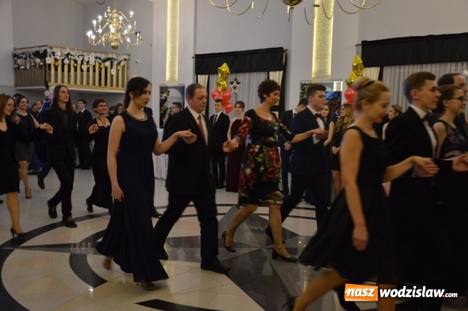 Zdjęcie w galerii na portalu naszwodzislaw.com: Maraton studniówkowy rozpoczyna II LO  wiadomości z regionu