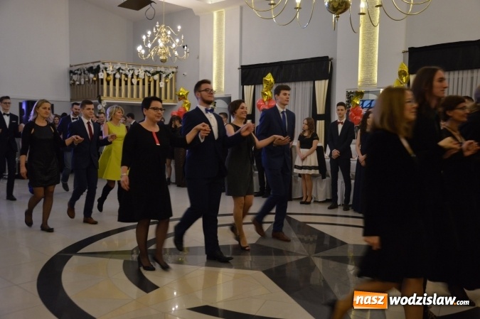 Zdjęcie w galerii na portalu naszwodzislaw.com: Maraton studniówkowy rozpoczyna II LO  wiadomości z regionu