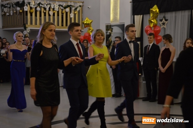 Zdjęcie w galerii na portalu naszwodzislaw.com: Maraton studniówkowy rozpoczyna II LO  wiadomości z regionu