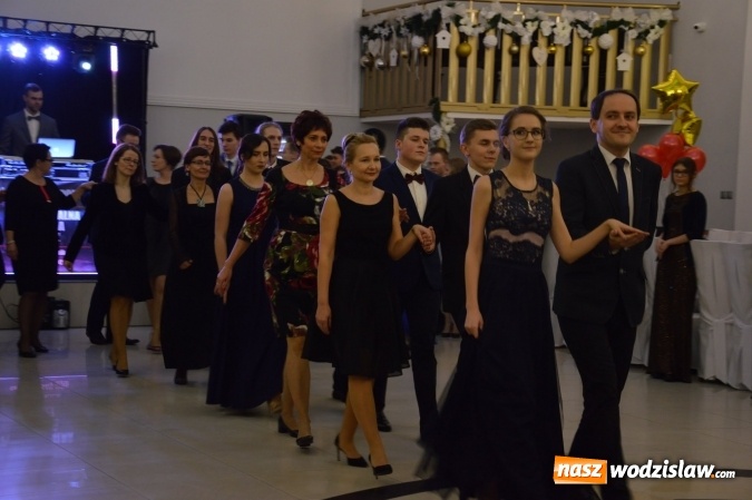 Zdjęcie w galerii na portalu naszwodzislaw.com: Maraton studniówkowy rozpoczyna II LO  wiadomości z regionu