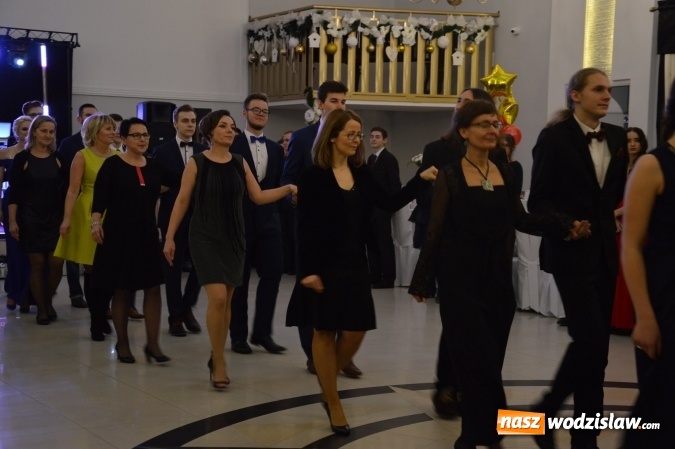Zdjęcie w galerii na portalu naszwodzislaw.com: Maraton studniówkowy rozpoczyna II LO  wiadomości z regionu