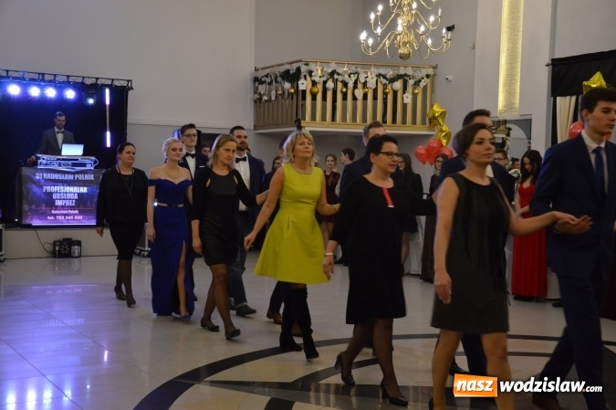 Zdjęcie w galerii na portalu naszwodzislaw.com: Maraton studniówkowy rozpoczyna II LO  wiadomości z regionu