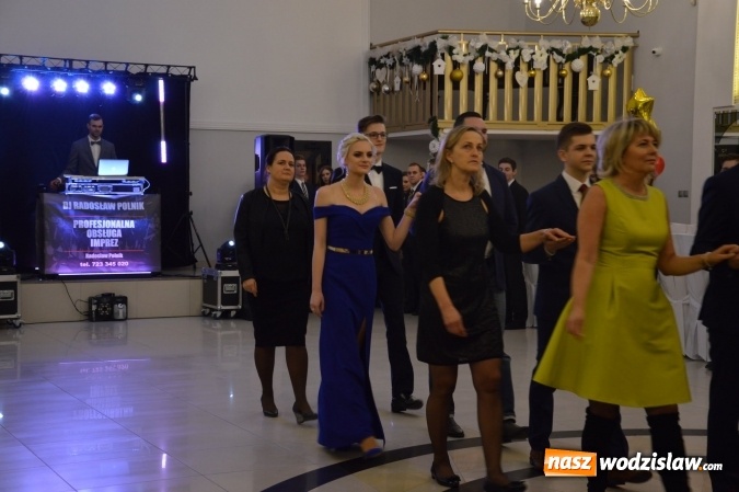 Zdjęcie w galerii na portalu naszwodzislaw.com: Maraton studniówkowy rozpoczyna II LO  wiadomości z regionu