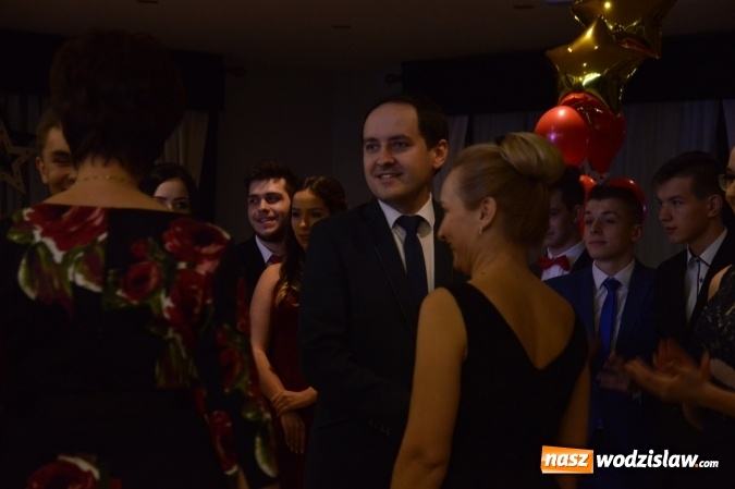 Zdjęcie w galerii na portalu naszwodzislaw.com: Maraton studniówkowy rozpoczyna II LO  wiadomości z regionu