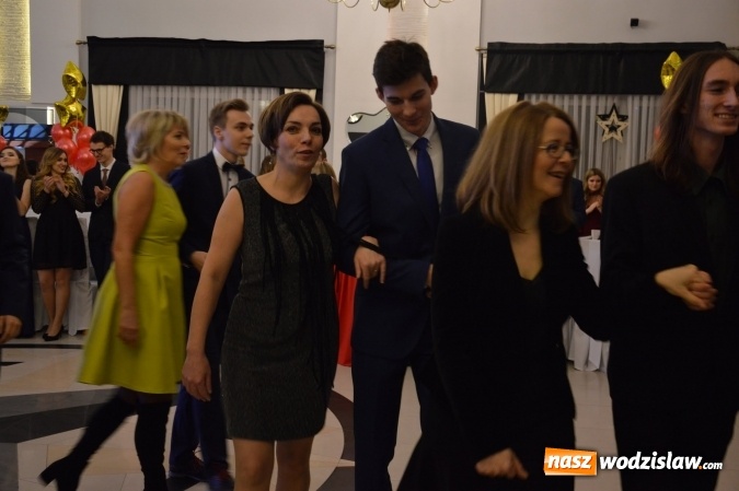 Zdjęcie w galerii na portalu naszwodzislaw.com: Maraton studniówkowy rozpoczyna II LO  wiadomości z regionu