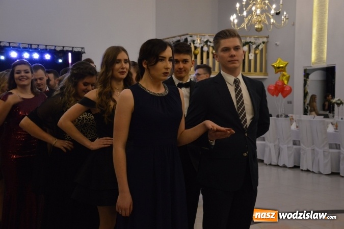 Zdjęcie w galerii na portalu naszwodzislaw.com: Maraton studniówkowy rozpoczyna II LO  wiadomości z regionu