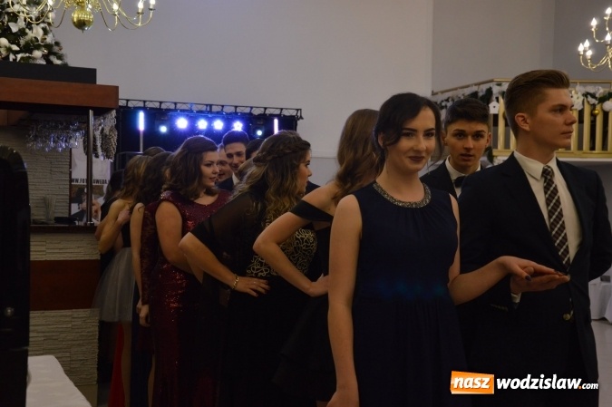 Zdjęcie w galerii na portalu naszwodzislaw.com: Maraton studniówkowy rozpoczyna II LO  wiadomości z regionu