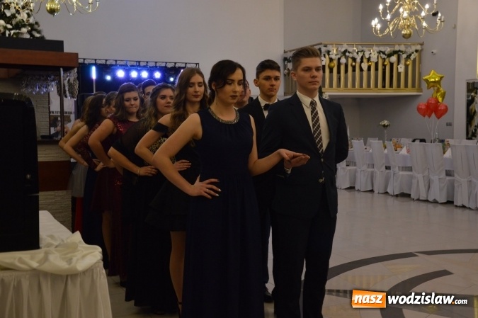 Zdjęcie w galerii na portalu naszwodzislaw.com: Maraton studniówkowy rozpoczyna II LO  wiadomości z regionu
