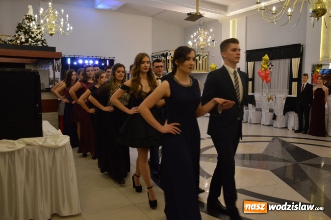 Zdjęcie w galerii na portalu naszwodzislaw.com: Maraton studniówkowy rozpoczyna II LO  wiadomości z regionu