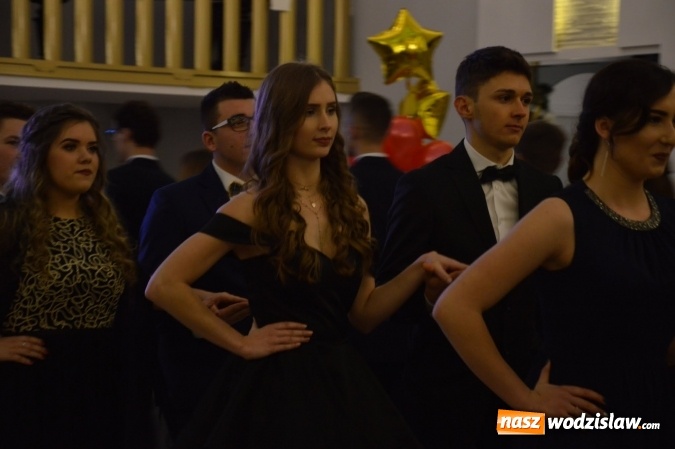 Zdjęcie w galerii na portalu naszwodzislaw.com: Maraton studniówkowy rozpoczyna II LO  wiadomości z regionu