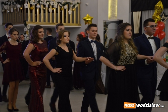 Zdjęcie w galerii na portalu naszwodzislaw.com: Maraton studniówkowy rozpoczyna II LO  wiadomości z regionu