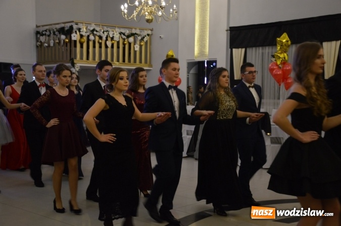 Zdjęcie w galerii na portalu naszwodzislaw.com: Maraton studniówkowy rozpoczyna II LO  wiadomości z regionu