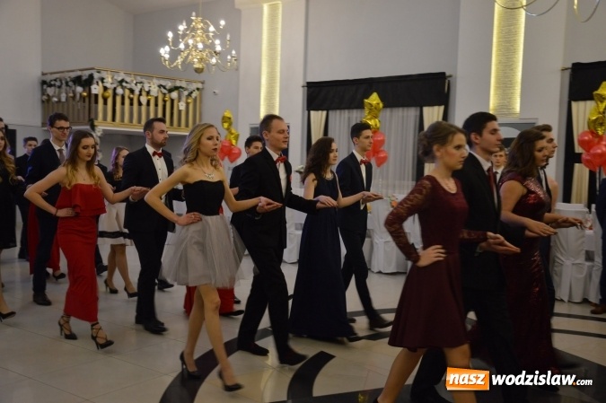 Zdjęcie w galerii na portalu naszwodzislaw.com: Maraton studniówkowy rozpoczyna II LO  wiadomości z regionu