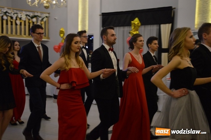 Zdjęcie w galerii na portalu naszwodzislaw.com: Maraton studniówkowy rozpoczyna II LO  wiadomości z regionu