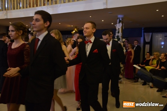 Zdjęcie w galerii na portalu naszwodzislaw.com: Maraton studniówkowy rozpoczyna II LO  wiadomości z regionu