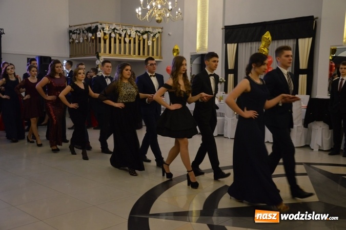 Zdjęcie w galerii na portalu naszwodzislaw.com: Maraton studniówkowy rozpoczyna II LO  wiadomości z regionu