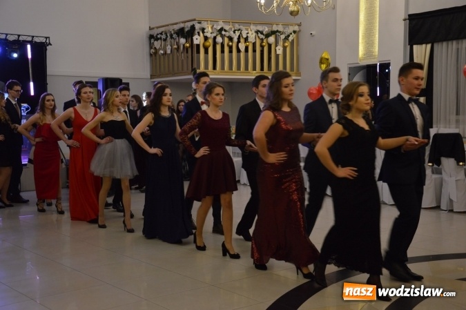 Zdjęcie w galerii na portalu naszwodzislaw.com: Maraton studniówkowy rozpoczyna II LO  wiadomości z regionu