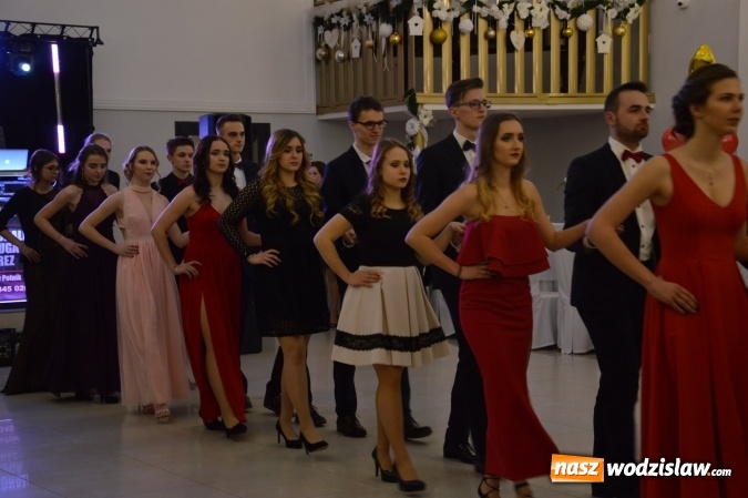 Zdjęcie w galerii na portalu naszwodzislaw.com: Maraton studniówkowy rozpoczyna II LO  wiadomości z regionu