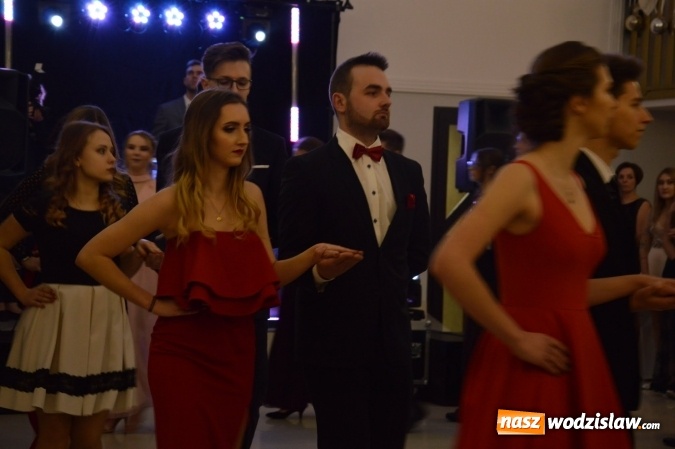 Zdjęcie w galerii na portalu naszwodzislaw.com: Maraton studniówkowy rozpoczyna II LO  wiadomości z regionu