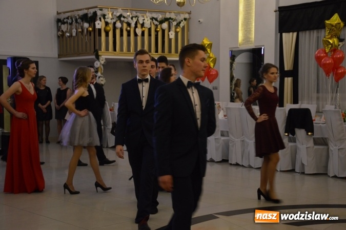 Zdjęcie w galerii na portalu naszwodzislaw.com: Maraton studniówkowy rozpoczyna II LO  wiadomości z regionu