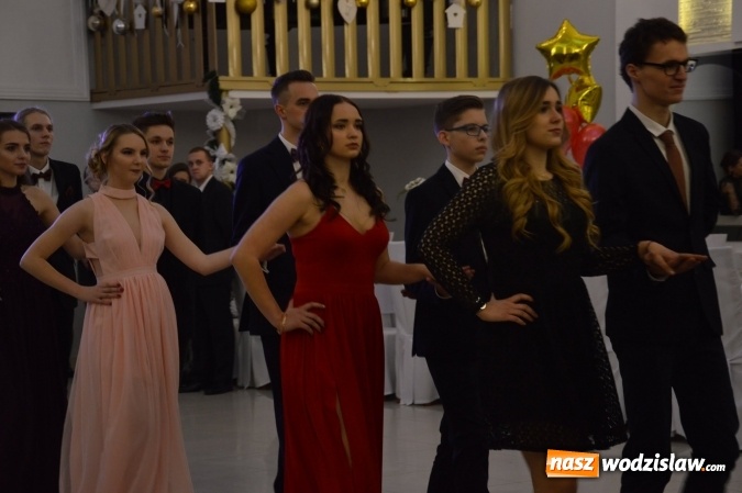Zdjęcie w galerii na portalu naszwodzislaw.com: Maraton studniówkowy rozpoczyna II LO  wiadomości z regionu