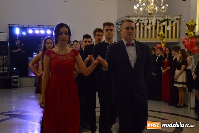 Zdjęcie w galerii na portalu naszwodzislaw.com: Maraton studniówkowy rozpoczyna II LO  wiadomości z regionu