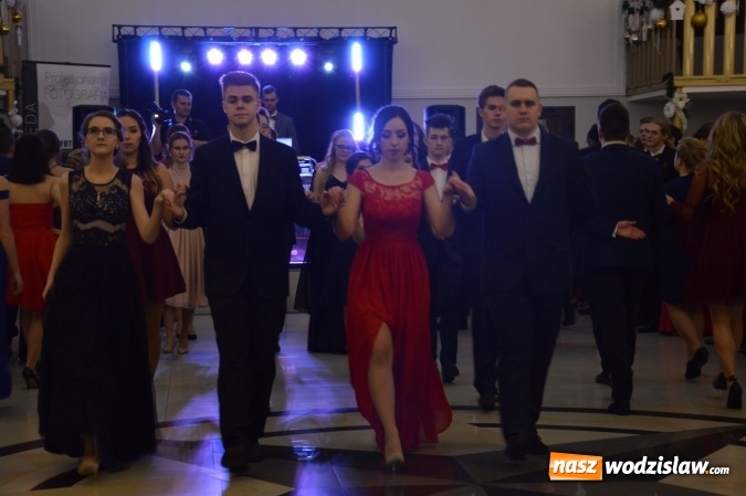 Zdjęcie w galerii na portalu naszwodzislaw.com: Maraton studniówkowy rozpoczyna II LO  wiadomości z regionu