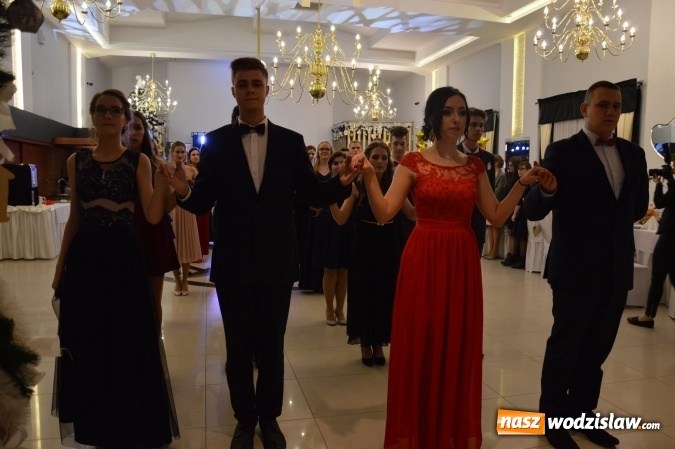Zdjęcie w galerii na portalu naszwodzislaw.com: Maraton studniówkowy rozpoczyna II LO  wiadomości z regionu