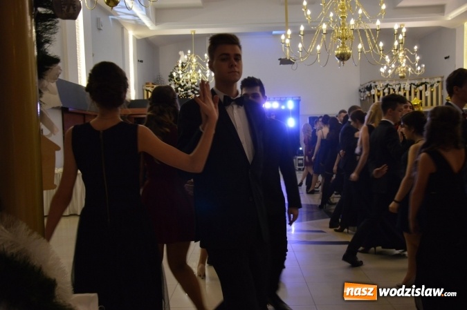 Zdjęcie w galerii na portalu naszwodzislaw.com: Maraton studniówkowy rozpoczyna II LO  wiadomości z regionu