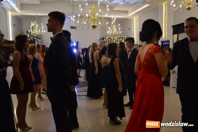 Zdjęcie w galerii na portalu naszwodzislaw.com: Maraton studniówkowy rozpoczyna II LO  wiadomości z regionu